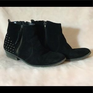White Mountain Black Suede Boot